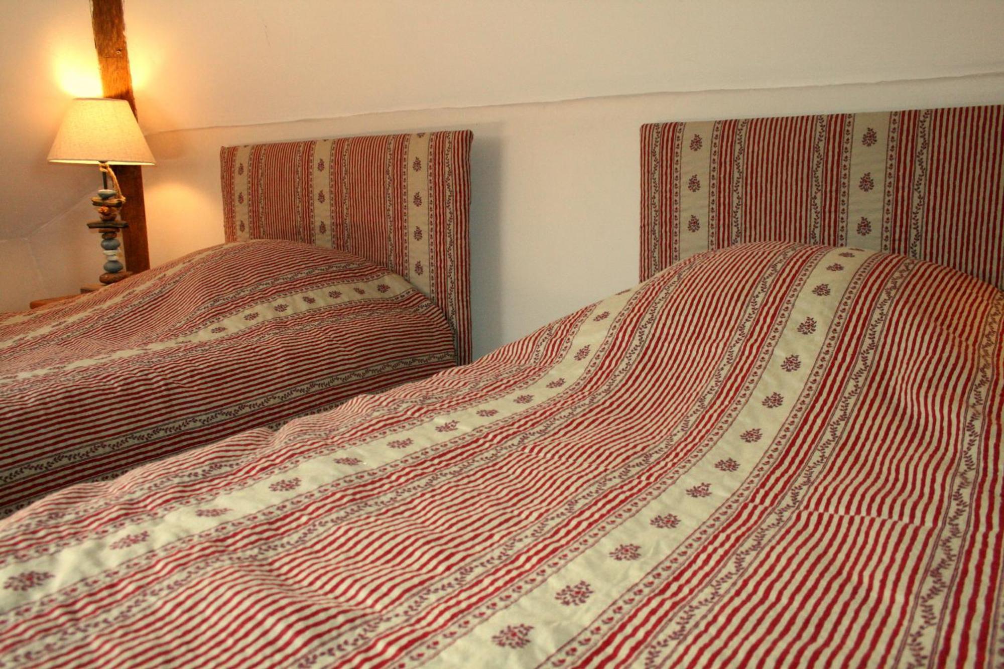 Chambres D'Hotes Du Jay La Guerche-sur-l'Aubois Luaran gambar